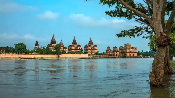 Orchha | orchha ram raja sarkar mandir | orchha ram raja temple history | famous places to visit in Orchha | Orchha history | Orchha fort | Orchha mandir | madhya pradesh tourism | Orchha Temple history | ઓરછા પ્રવાસ | ઓરછા રામ રાજા મંદિર ઇતિહાસ
