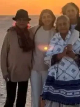 Navya Naveli Nanda, Shweta Bachchan, Jaya Bachchan,