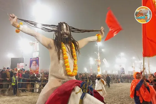 Maha Kumbh 2025 | Maha Kumbh 2025 news | Naga Sabhu news | Naga Sabhu photo | Naga Sabhu video | Naga Sabhu in maha kumbh mela | prayagraj kumbh mela 2025 | મહા કુંભ 2025 | નાગા સાધુ | મહા કુંભ મેળામાં નાગા સાધુ