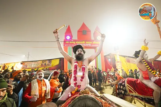 Maha Kumbh 2025 | Maha Kumbh 2025 news | Naga Sabhu news | Naga Sabhu photo | Naga Sabhu video | Naga Sabhu in maha kumbh mela | prayagraj kumbh mela 2025 | મહા કુંભ 2025 | નાગા સાધુ | મહા કુંભ મેળામાં નાગા સાધુ