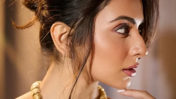 રકુલ પ્રીત સિંહ બ્લેક આઉટ ફિટ ન્યૂ યર લુક જોઇ ફેન્સ થયા ફિદા, જુઓ Photos | Rakul Preet Singh Black Outfit Glamorous Look Photos viral