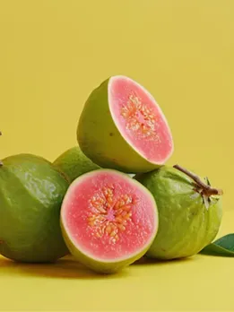 કરચલીઓ અને ડાઘથી છુટકારો અપાવશે જામફળના પાન, આ રીતે કરો ઉપયોગ