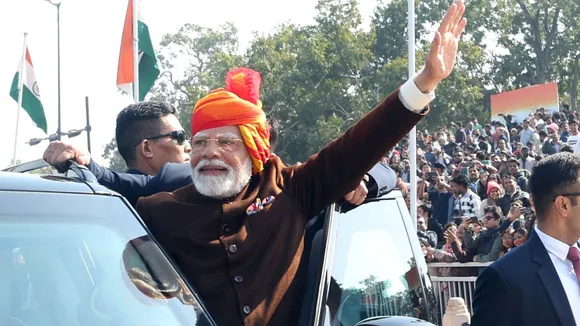 pm modi kesariya red turban, pm modi