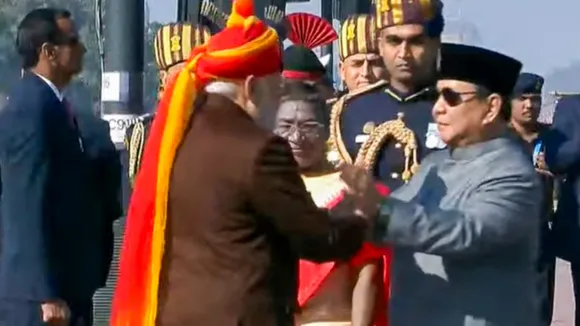 pm modi kesariya red turban, pm modi
