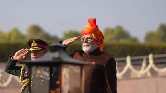 pm modi kesariya red turban, pm modi