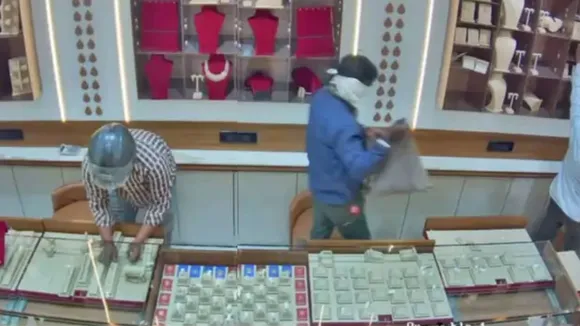 robbery incident in Ahmedabad, robbery incident in South Bopal,