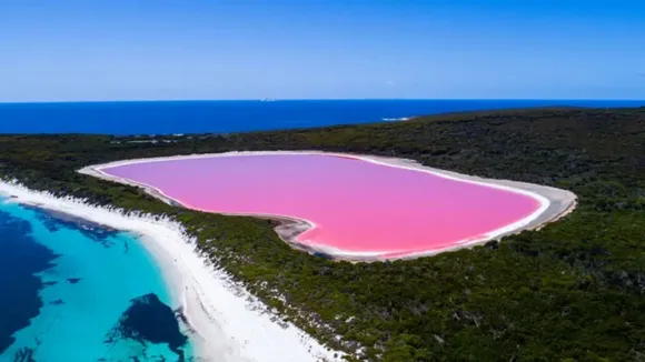Lake Hillier’s Pink Water :