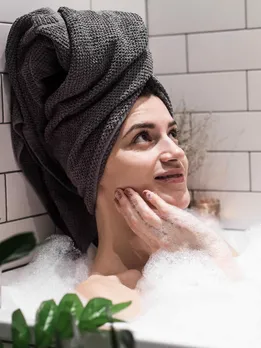 bathing with turmeric water