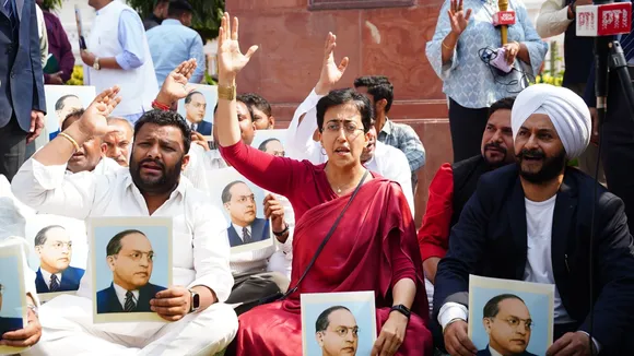 Delhi former CM Atishi and 12 MLAs suspend during assembly session protest