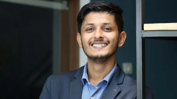 Chai sutta bar, Chai sutta bar owner, anubhav dubey, success story,