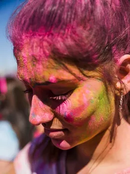 Hair care tips, How to remove holi colors from Hair,
