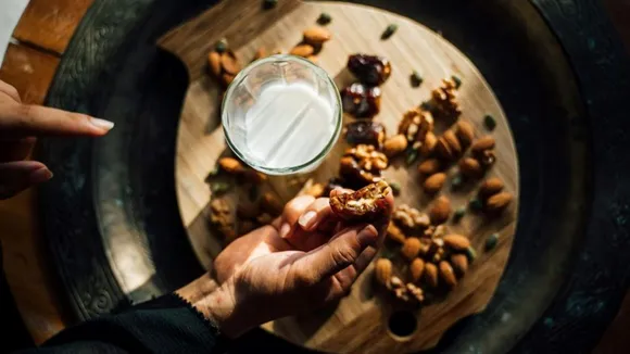 Water or Milk Soaked Dates for health