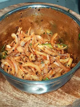 pyaz ka achar recipe in gujarati