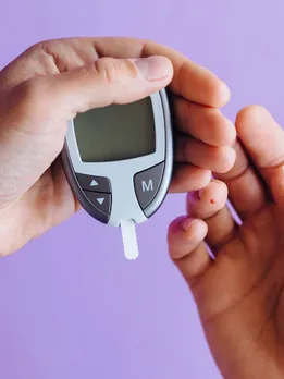 drinks food to control blood sugar level