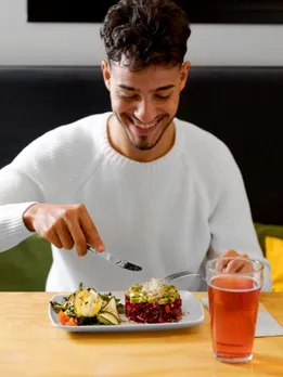 બપોરે કેટલા વાગે ખાવું જોઈએ, Benefits of eating on time