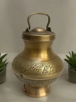 gangajal | ganga water | how to keep gangajal at home | Can we sprinkle Gangajal at home | Gangajal water benefits | vastu shastra tips | Gangajal uses | ગંગા જળ | ganga river