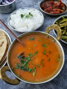 dal recipe | gujarati style toor dal recipe | gujarati toor dal recipe | Gujarati Khatti Meethi Dal recipe | dal me tadka kaise lagaye | dal ma tadka lagavani rit | dal bhat recipe