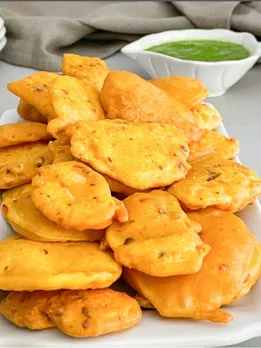 bataka bhajiya recipe | allu pakoda recipe