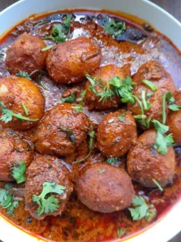 dum aloo recipe, dum aloo recipe gujarati