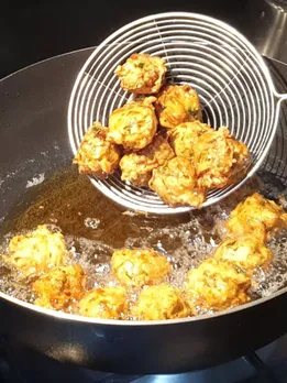 pakora recipe | pakoda recipe | pakora recipe secret tips tricks | crispy pakoras recipe | bhajiya recipe| bhajiya banavani recipe | bhajiya talne ka tarika | bhajiya tarvano tips tricks | ભજીયા રેસીપી | ભજીયા બનાવવાની રીત | ભજીયા તળવાની રીત