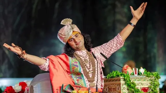 woman lawyer against katha vachak