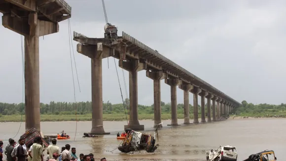 mahisagar river bridge collapsed