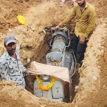 singer Jignesh Kaviraj father Scooter Samadhi