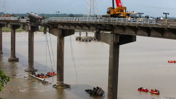Gambhira Bridge Collapse News in Gujarat