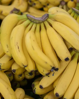 શું તમારે સફરજન અને કેળાની છાલ ખાવી જોઈએ