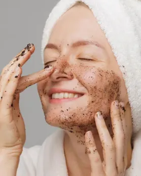 ત્વચા માટે ફેસ સ્ક્રબના ફાયદા