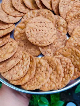 Farsi Puri Recipe | Farsi Puri Recipe Without Maida | Atta Farsi Puri Crispy Recipe | Healthy Farsi Puri Recipe | Atta Farsi Puri Recipe | Farsi Puri Recipe in Gujarati | Farsi Puri Recipe Without Maida in Gujarati | ફરસી પુરી રેસીપી | મેંદા વગર ફરસી પુરી બનાવવાની રીત