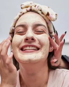 સ્કિનકેર માટે કુદરતી હર્બલ બ્લીચ