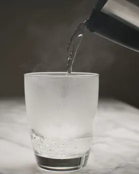 ગરમ પાણી પીવાના સ્વાસ્થ્ય લાભો