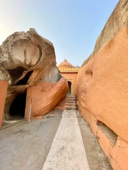 maneknath gufa | maneknath hills | maneknath parvat | maneknath baba story | famous tourist places near ambaji | best places visit in danta | famous tourist places in gujarati | માણેકનાથ ગુફા | માણેકનાથ બાબા | અંબાજી નજીક દાંતાની માણેકનાથ ગુફા મંદિર