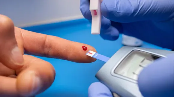 બ્લડ સુગર સ્પાઇકના કારણો અને કારણો