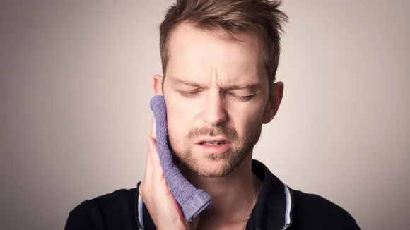 દાંત ઘસારાના કારણો અને સારવાર