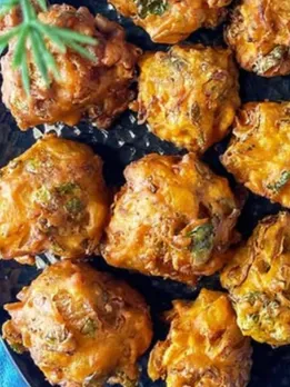 ફણગાવેલા મગ ભજીયા રેસીપી