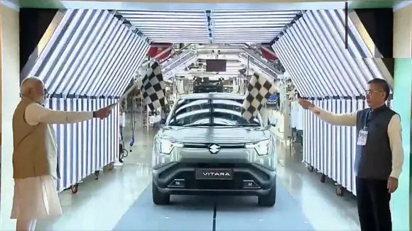 PM Modi flags off 'e-Vitara'