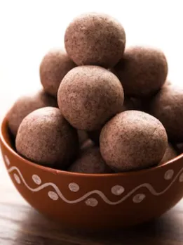 રાગી લાડુ રેસીપી | ગણેશ ચતુર્થી 2025