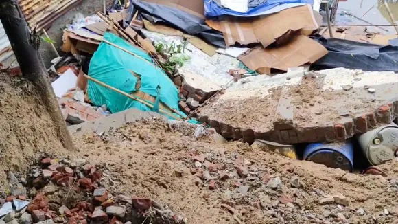 wall collapses, દિવાલ ધરાશાયી