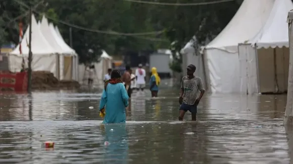 Mayur Vihar flood situation, Yamuna Bazar waterlogging Delhi