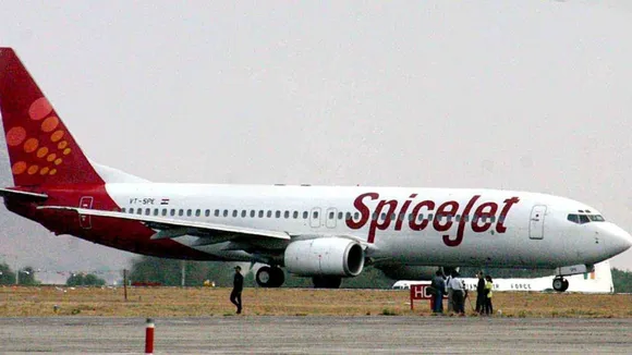 SpiceJet wheel falls off on takeoff
