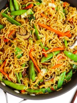 chowmein style maggi vegetable recipe in gujarati