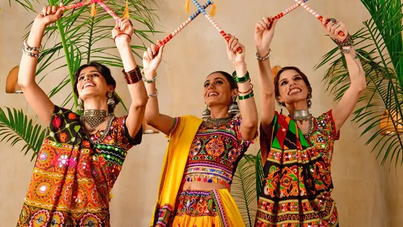 નવરાત્રી 2025 ગરબા ના સ્વાસ્થ્ય લાભો ફાયદા હેલ્થ ટિપ્સ