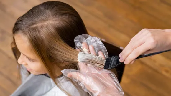 સફેદ વાળ કાળા કરવા માટે હેર ડાય ઉપયોગ બનાવાની રીત ફાયદા બ્યુટી ટિપ્સ