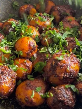 આચારી આલુ રેસીપી