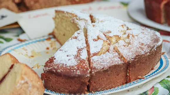 દિવાળી 2025 ઓવન અને ઈંડા વગર કેક બનાવવાની સરળ રીત કેક રેસીપી