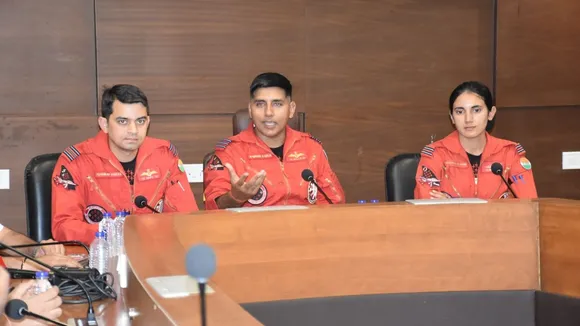 Exciting air show by Suryakiran Aerobatic Team SKAT