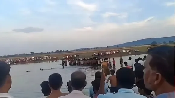 Tractor trolley overturns during idol immersion in Madhya Pradesh