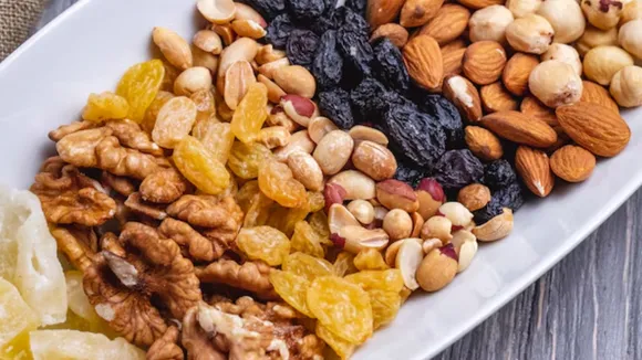 ડ્રાય ફ્રૂટ્સ ખાવાનો શ્રેષ્ઠ સમય બદામ કાજુ અખરોટ પાઈન નટ્સ મગફળી હેલ્થ ટિપ્સ